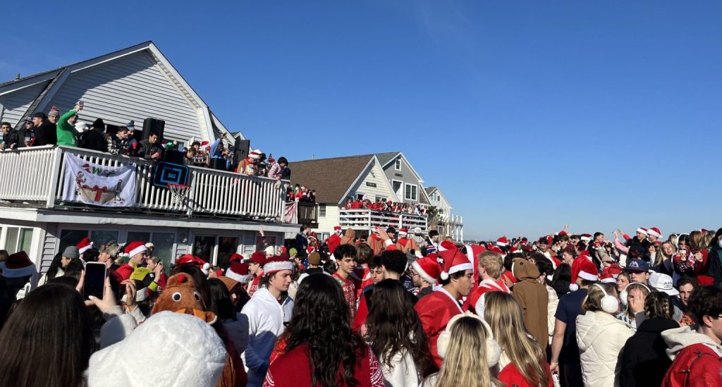 University Hosts SantaCon for First Time, Vows to Keep Traditional Aspects of&nbsp;Event